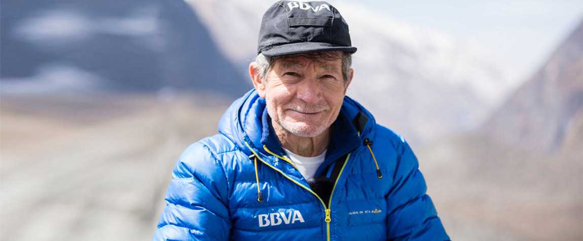 El alpinista Carlos Soria corona el Annapurna a sus 77 años