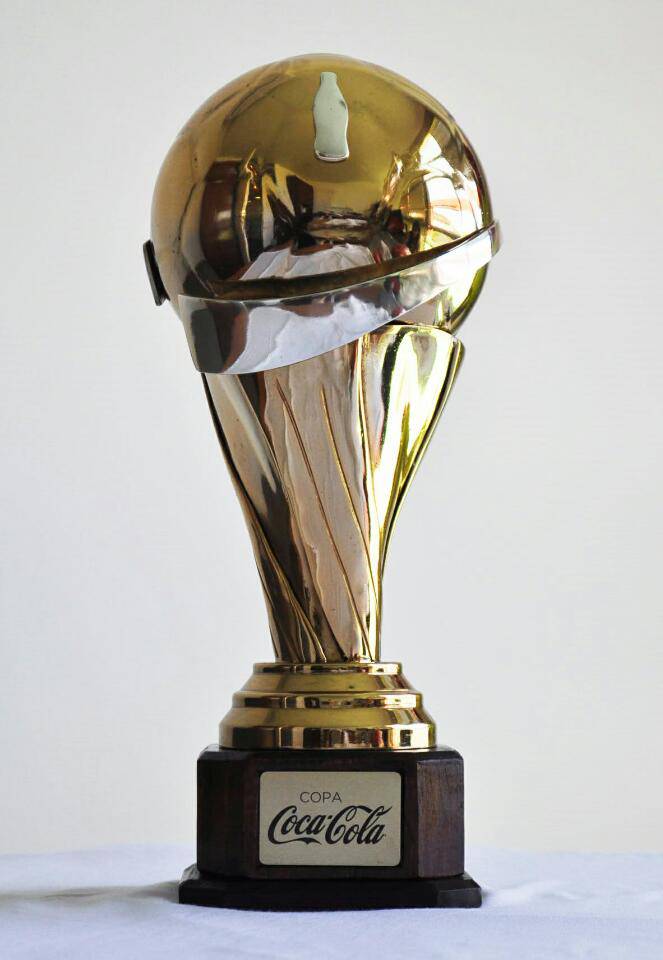 Reciclaje y creatividad en la copa de Coca-Cola para el campeón del fútbol uruguayo