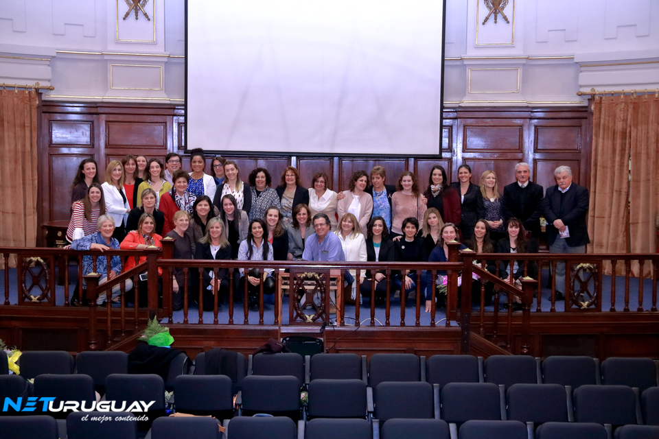 La Asociación de Cosmetólogas Médicas del Uruguay festejó sus 10 años en el Paraninfo de la UDELAR