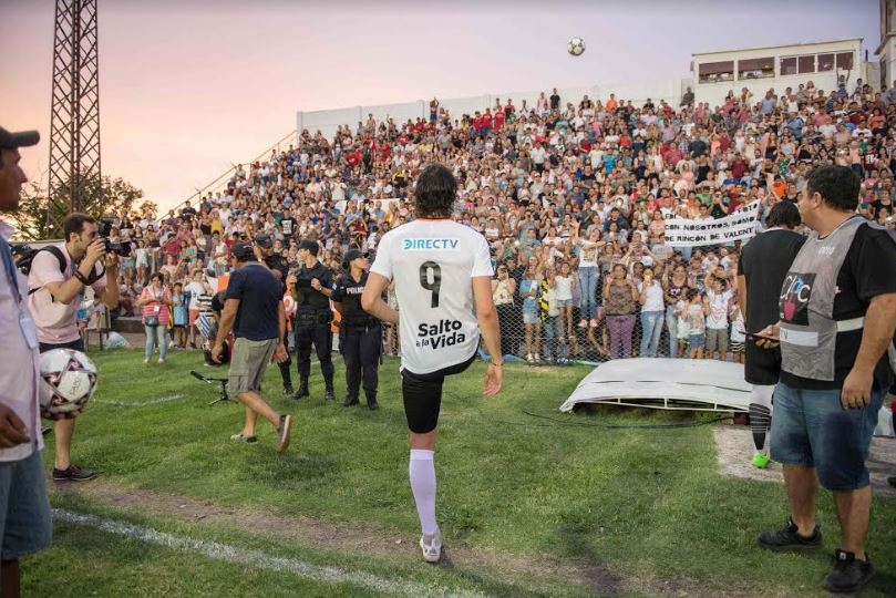 Se disputó el partido solidario “Salto a la Vida” organizado por Edinson Cavani  y trasmitido por DIRECTV