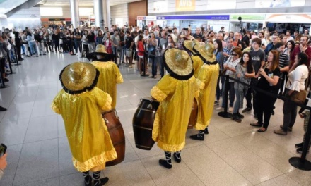 Aeropuerto de Carrasco celebró Carnaval acercando el candombe a los visitantes