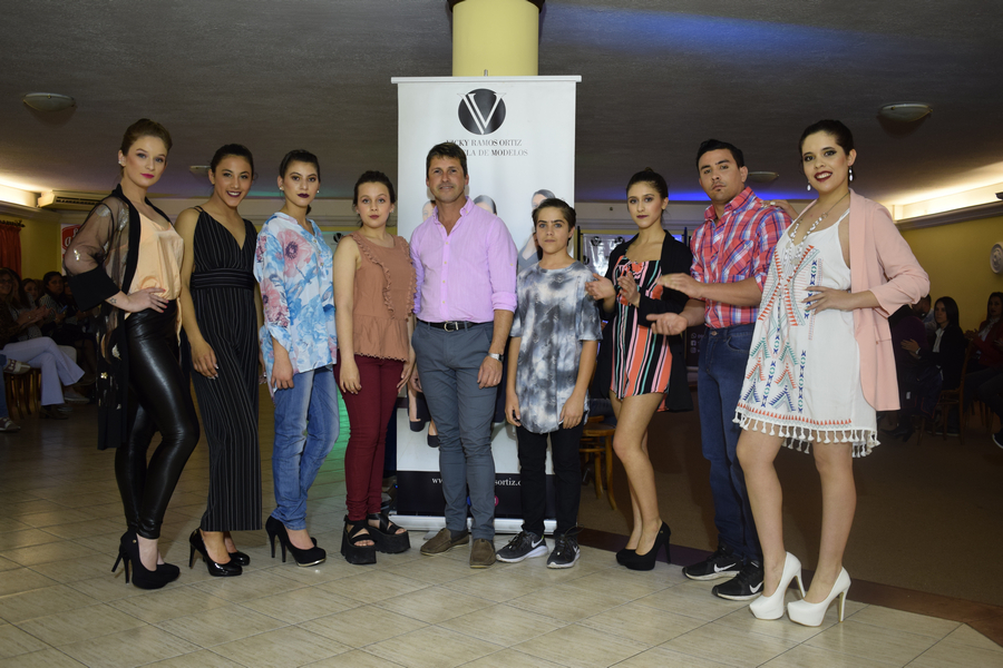 Con modelos de Vicky Ramos Ortiz se realizó evento en Melo para colaborar con  CAIF y Protectora de animales «CALLEJEROS MELO»
