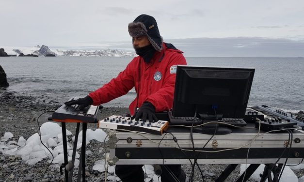 CONCIERTO AURA DE EMIL MONTGOMERY EN SALA NELLY GOITIÑO DEL AUDITORIO NACIONAL DEL SODRE