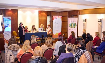 La Red Mujeres a Contracorriente organizó el encuentro «Meeting Mujer Emprende»