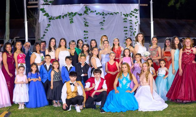 Aracely Vestidos y Trajes presentó su Colección en un Mega Desfile en la ciudad de Trinidad, con modelos de Academia PM