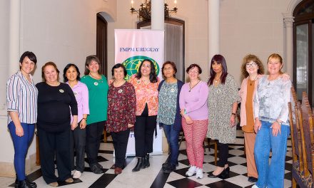 La Federación de Mujeres para la Paz Mundial organizó el tradicional Té Bingo