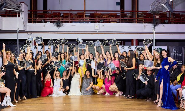 Gran desfile de Graduación de la Academia Vicky Ramos Ortiz en la ciudad de Melo