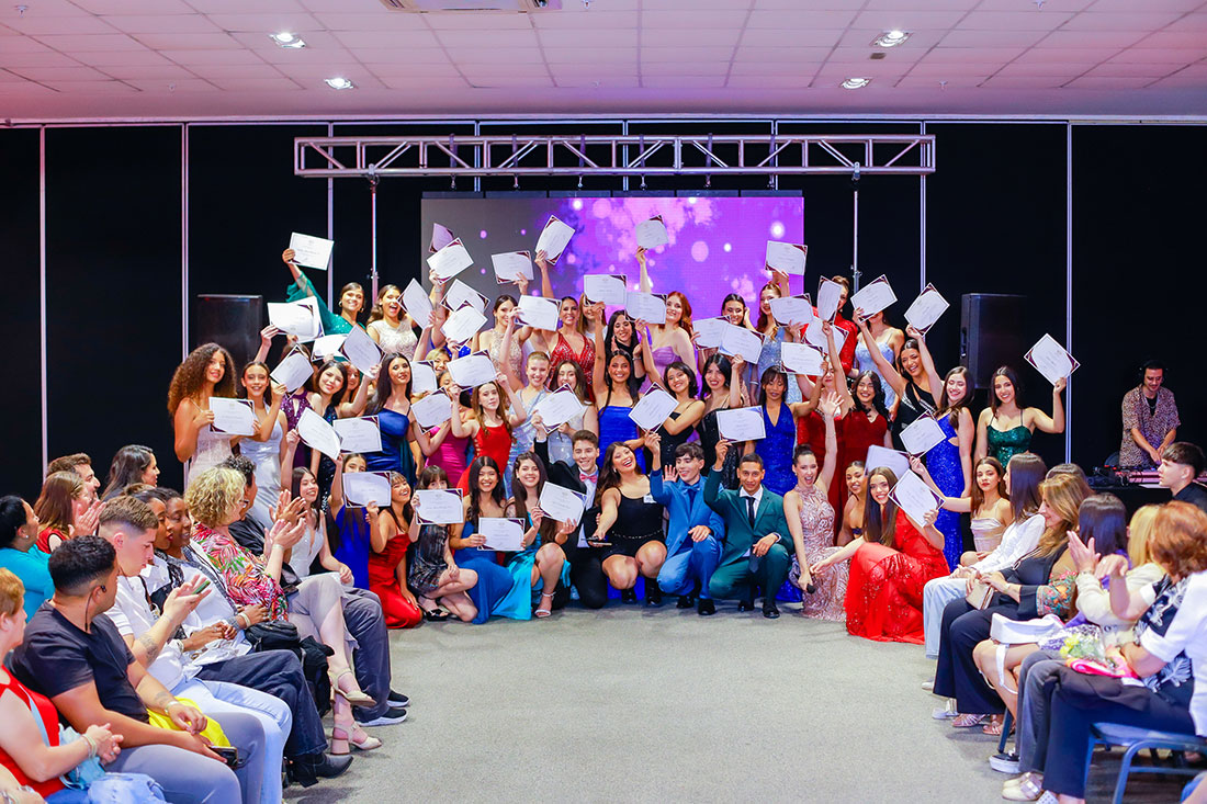 ESPECTACULAR DESFILE DE GRADUACIÓN DEL INSTITUTO DE MODELOS MISS URUGUAY GENERACIÓN 2025