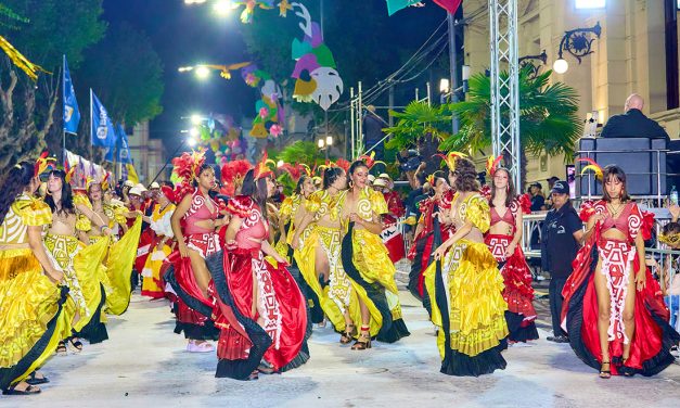 Claudia Fernández brilló en el cierre del Carnaval de Melo 2026 en la quinta jornada de desfile