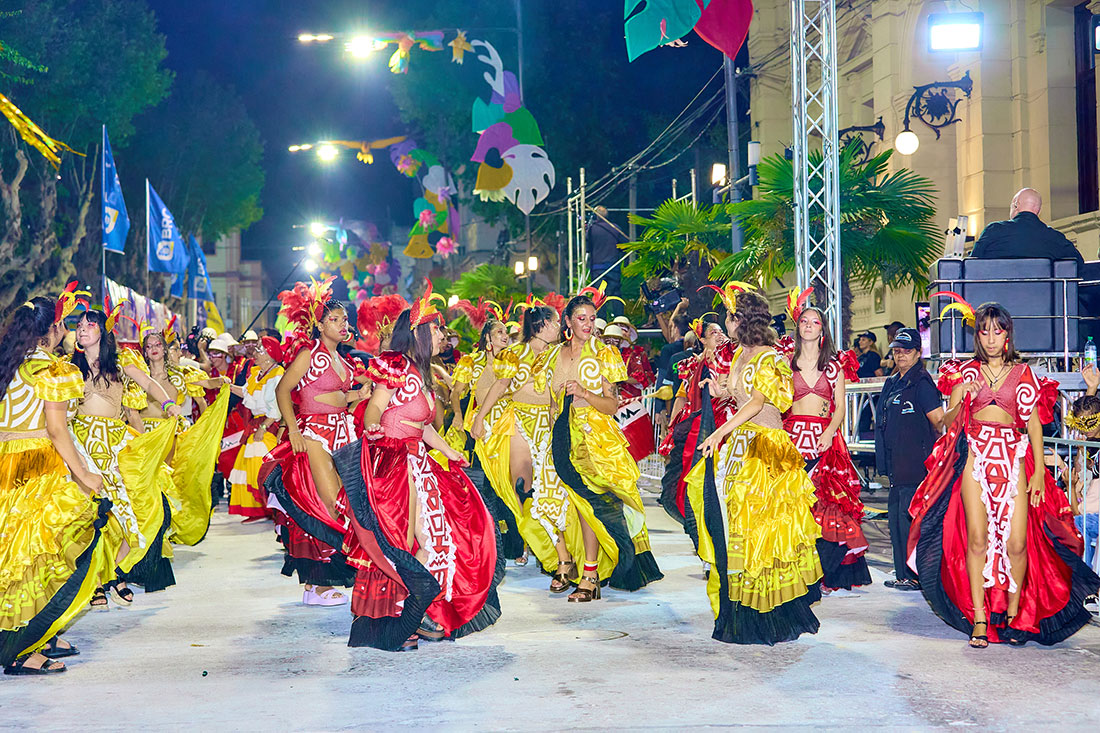 Claudia Fernández brilló en el cierre del Carnaval de Melo 2026 en la quinta jornada de desfile
