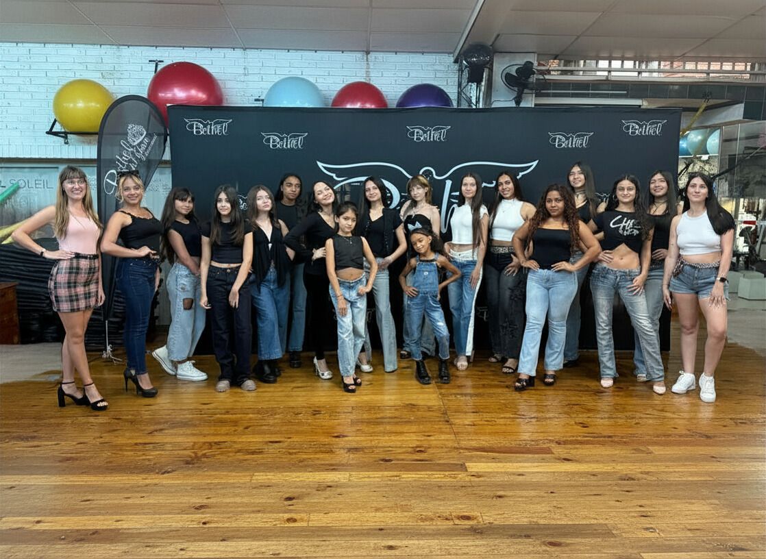Bethel celebra 22 años impulsando sueños: Pilar Pirez y Julieta Moreno, las nuevas becadas de la Escuela de Modelos