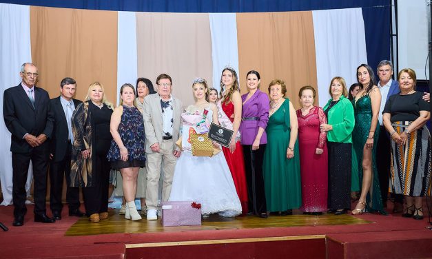 Zahira Lucas fue coronada Reina del Centro Unión Obrero en una noche de gala inolvidable